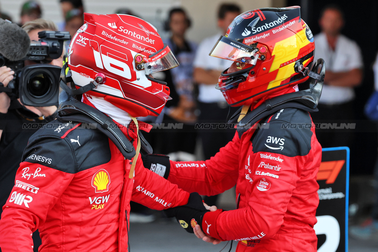 GP MESSICO, (L to R): Charles Leclerc (MON) Ferrari celebrates his pole position in qualifying parc ferme with second placed team mate Carlos Sainz Jr (ESP) Ferrari.

28.10.2023. Formula 1 World Championship, Rd 20, Mexican Grand Prix, Mexico City, Mexico, Qualifiche Day.

- www.xpbimages.com, EMail: requests@xpbimages.com © Copyright: Bearne / XPB Images