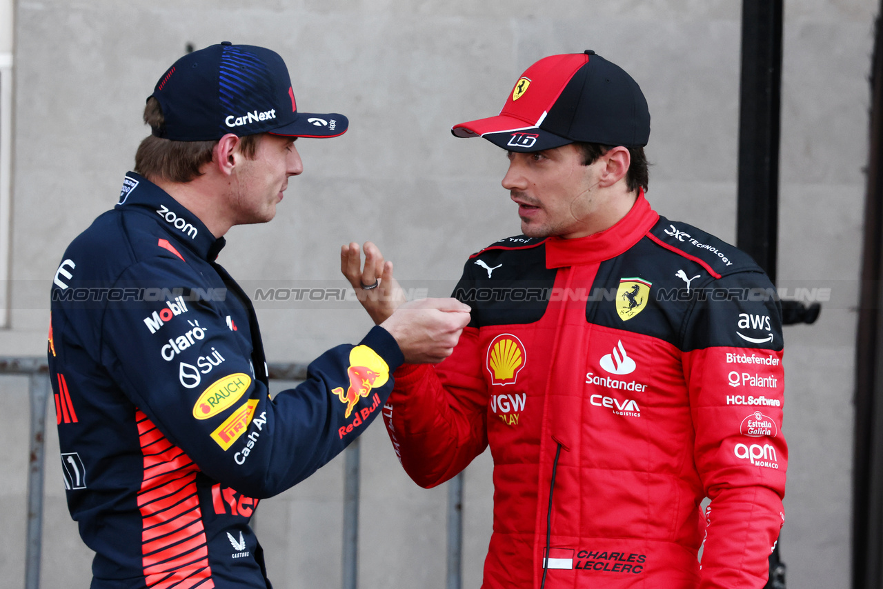 GP MESSICO, (L to R): Max Verstappen (NLD) Red Bull Racing with pole sitter Charles Leclerc (MON) Ferrari in qualifying parc ferme.

28.10.2023. Formula 1 World Championship, Rd 20, Mexican Grand Prix, Mexico City, Mexico, Qualifiche Day.

- www.xpbimages.com, EMail: requests@xpbimages.com © Copyright: Moy / XPB Images
