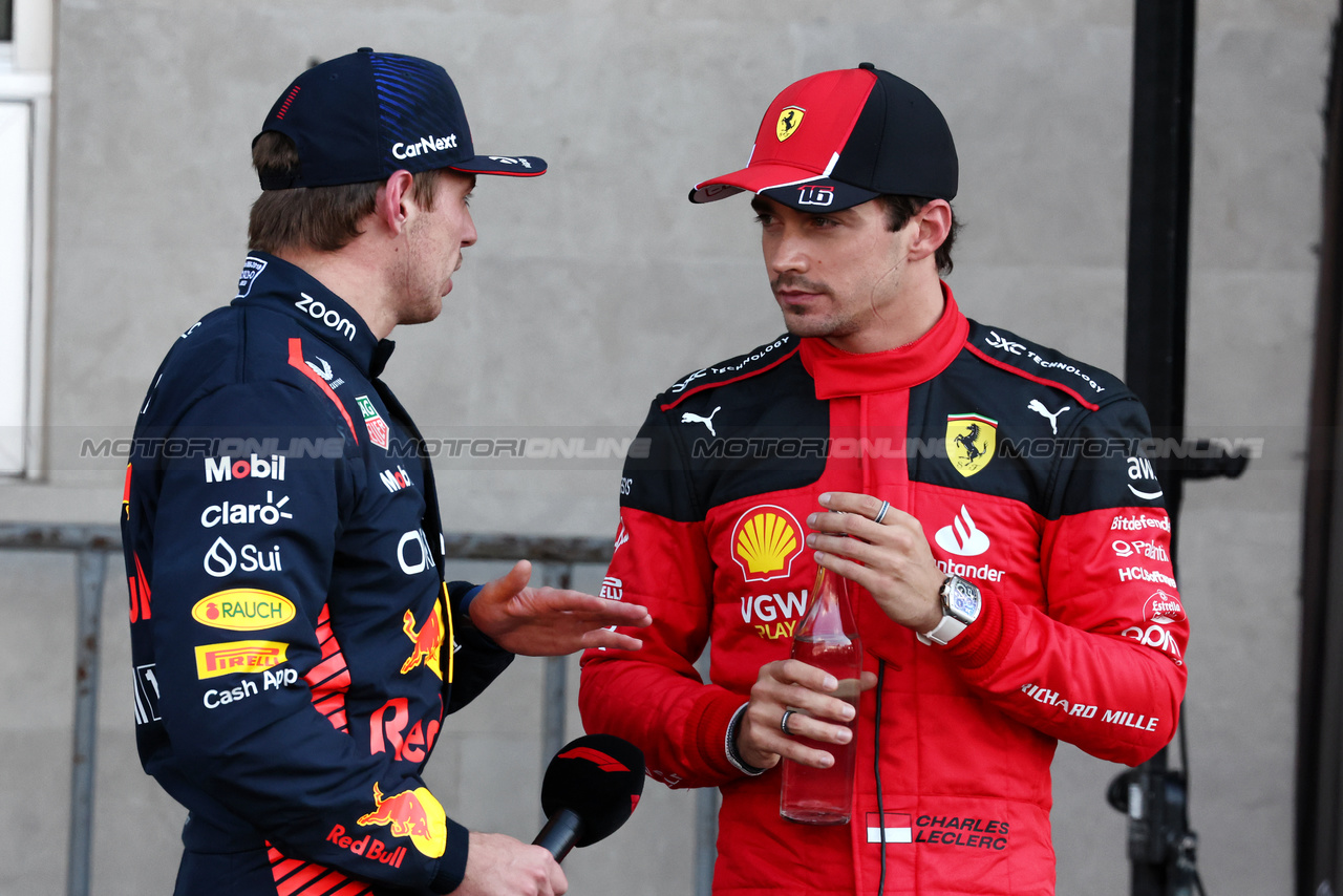 GP MESSICO, (L to R): Max Verstappen (NLD) Red Bull Racing with pole sitter Charles Leclerc (MON) Ferrari in qualifying parc ferme.

28.10.2023. Formula 1 World Championship, Rd 20, Mexican Grand Prix, Mexico City, Mexico, Qualifiche Day.

- www.xpbimages.com, EMail: requests@xpbimages.com © Copyright: Moy / XPB Images
