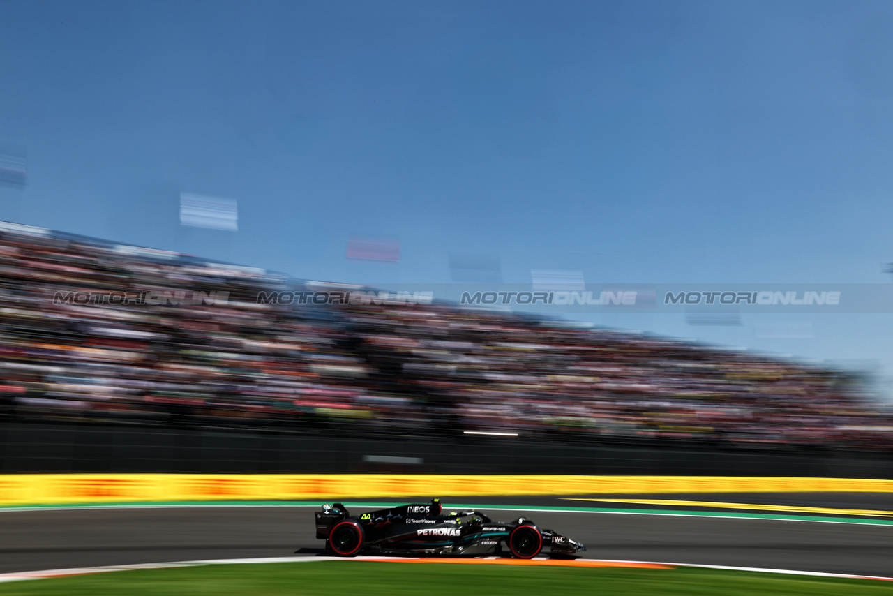 GP MESSICO, Lewis Hamilton (GBR) Mercedes AMG F1 W14.

28.10.2023. Formula 1 World Championship, Rd 20, Mexican Grand Prix, Mexico City, Mexico, Qualifiche Day.

 - www.xpbimages.com, EMail: requests@xpbimages.com © Copyright: Coates / XPB Images