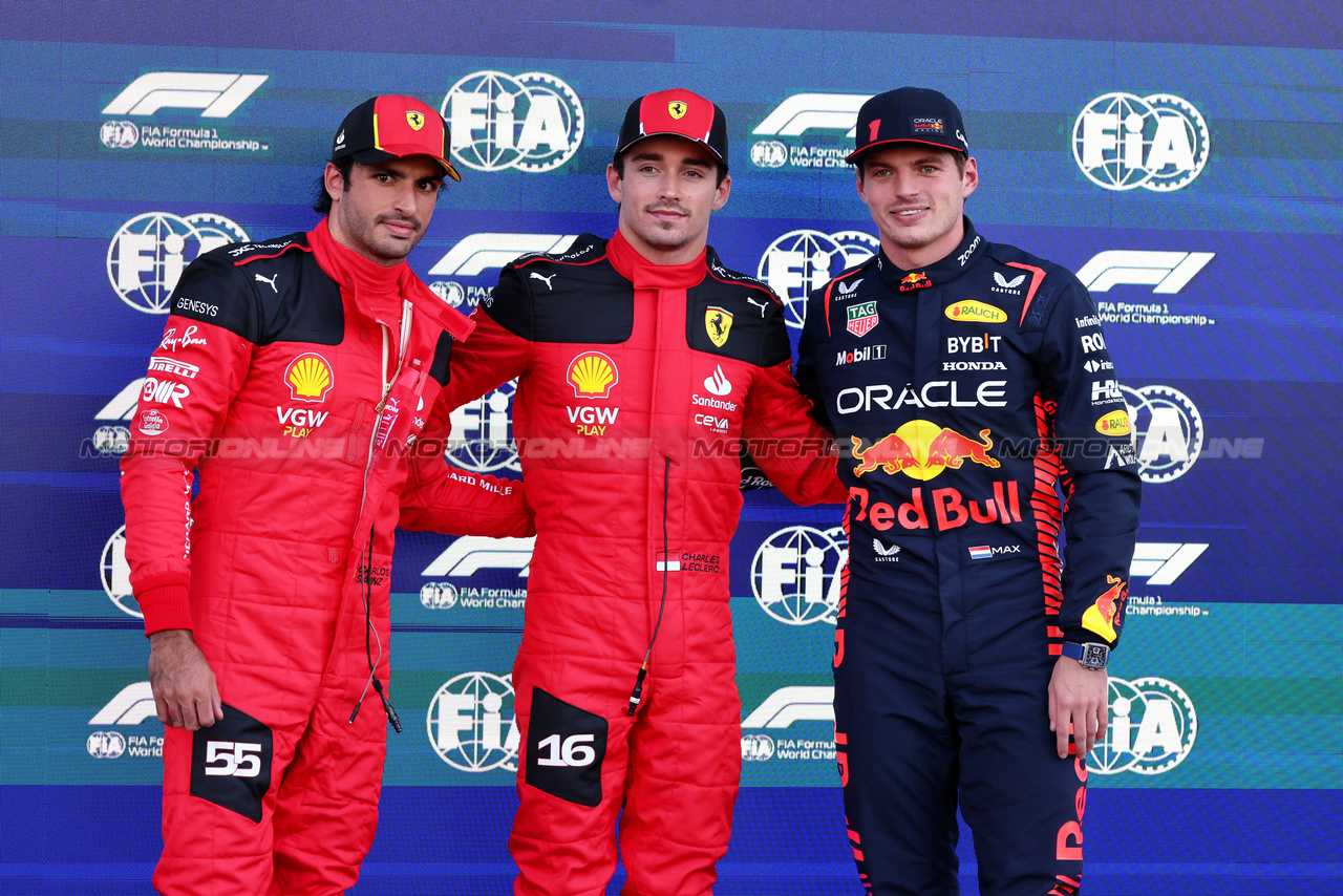 GP MESSICO, Qualifiche top three in parc ferme (L to R): Carlos Sainz Jr (ESP) Ferrari, second; Charles Leclerc (MON) Ferrari, pole position; Max Verstappen (NLD) Red Bull Racing, third.

28.10.2023. Formula 1 World Championship, Rd 20, Mexican Grand Prix, Mexico City, Mexico, Qualifiche Day.

- www.xpbimages.com, EMail: requests@xpbimages.com © Copyright: Moy / XPB Images