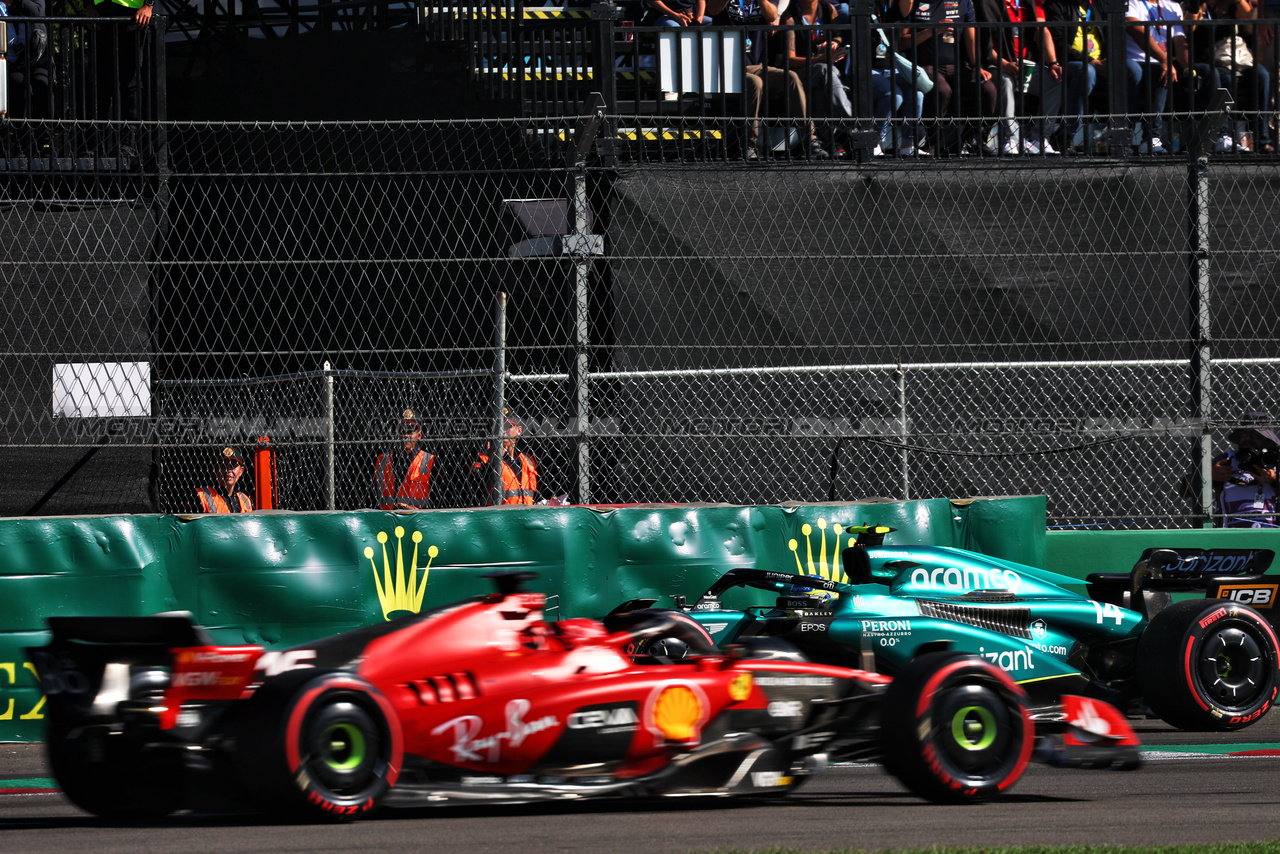 GP MESSICO, Charles Leclerc (MON) Ferrari SF-23 passes Fernando Alonso (ESP) Aston Martin F1 Team AMR23, who spun in qualifying.

28.10.2023. Formula 1 World Championship, Rd 20, Mexican Grand Prix, Mexico City, Mexico, Qualifiche Day.

 - www.xpbimages.com, EMail: requests@xpbimages.com © Copyright: Coates / XPB Images