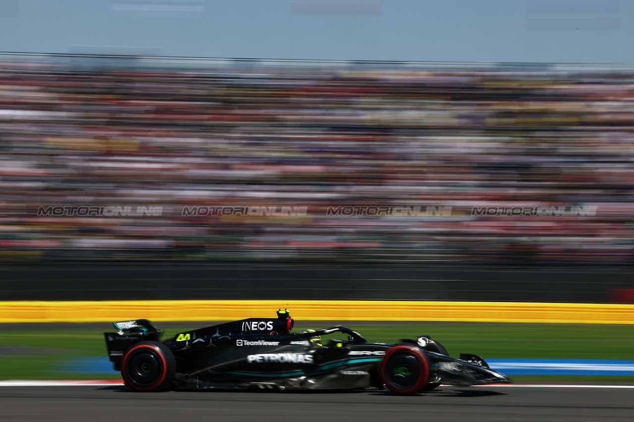 GP MESSICO, Lewis Hamilton (GBR) Mercedes AMG F1 W14.

28.10.2023. Formula 1 World Championship, Rd 20, Mexican Grand Prix, Mexico City, Mexico, Qualifiche Day.

 - www.xpbimages.com, EMail: requests@xpbimages.com © Copyright: Coates / XPB Images