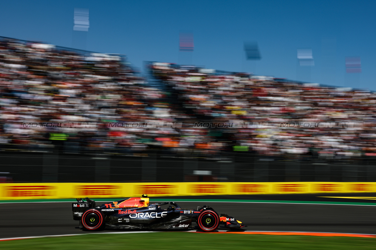 GP MESSICO, Sergio Perez (MEX), Red Bull Racing 
28.10.2023. Formula 1 World Championship, Rd 20, Mexican Grand Prix, Mexico City, Mexico, Qualifiche Day.
- www.xpbimages.com, EMail: requests@xpbimages.com © Copyright: Charniaux / XPB Images