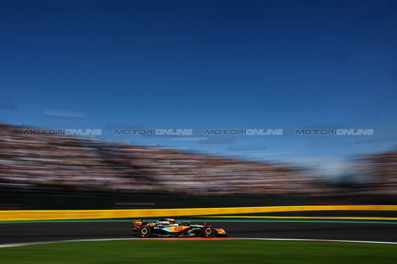 GP MESSICO, Oscar Piastri (AUS), McLaren 
28.10.2023. Formula 1 World Championship, Rd 20, Mexican Grand Prix, Mexico City, Mexico, Qualifiche Day.
- www.xpbimages.com, EMail: requests@xpbimages.com © Copyright: Charniaux / XPB Images