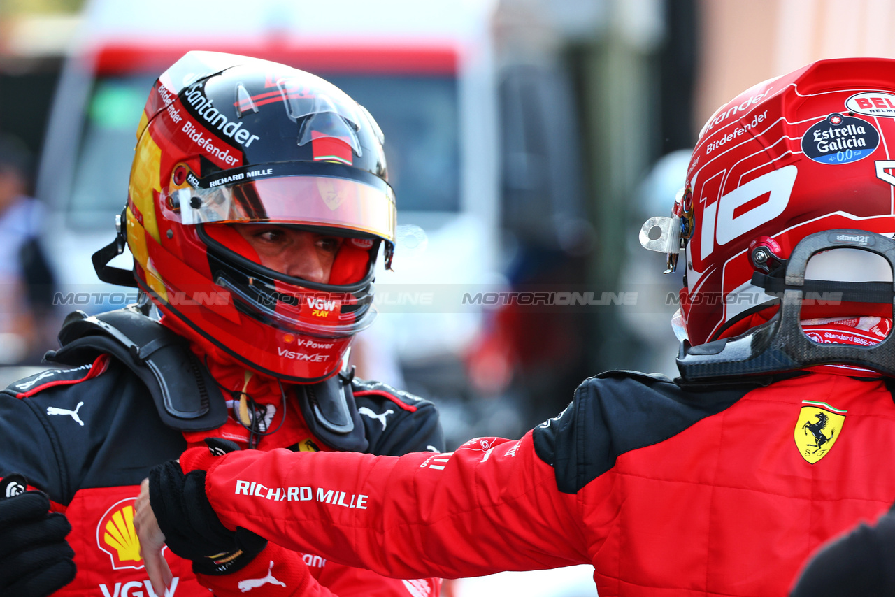 GP MESSICO, Charles Leclerc (MON) Ferrari celebrates his pole position in qualifying parc ferme with second placed team mate Carlos Sainz Jr (ESP) Ferrari.

28.10.2023. Formula 1 World Championship, Rd 20, Mexican Grand Prix, Mexico City, Mexico, Qualifiche Day.

 - www.xpbimages.com, EMail: requests@xpbimages.com © Copyright: Coates / XPB Images
