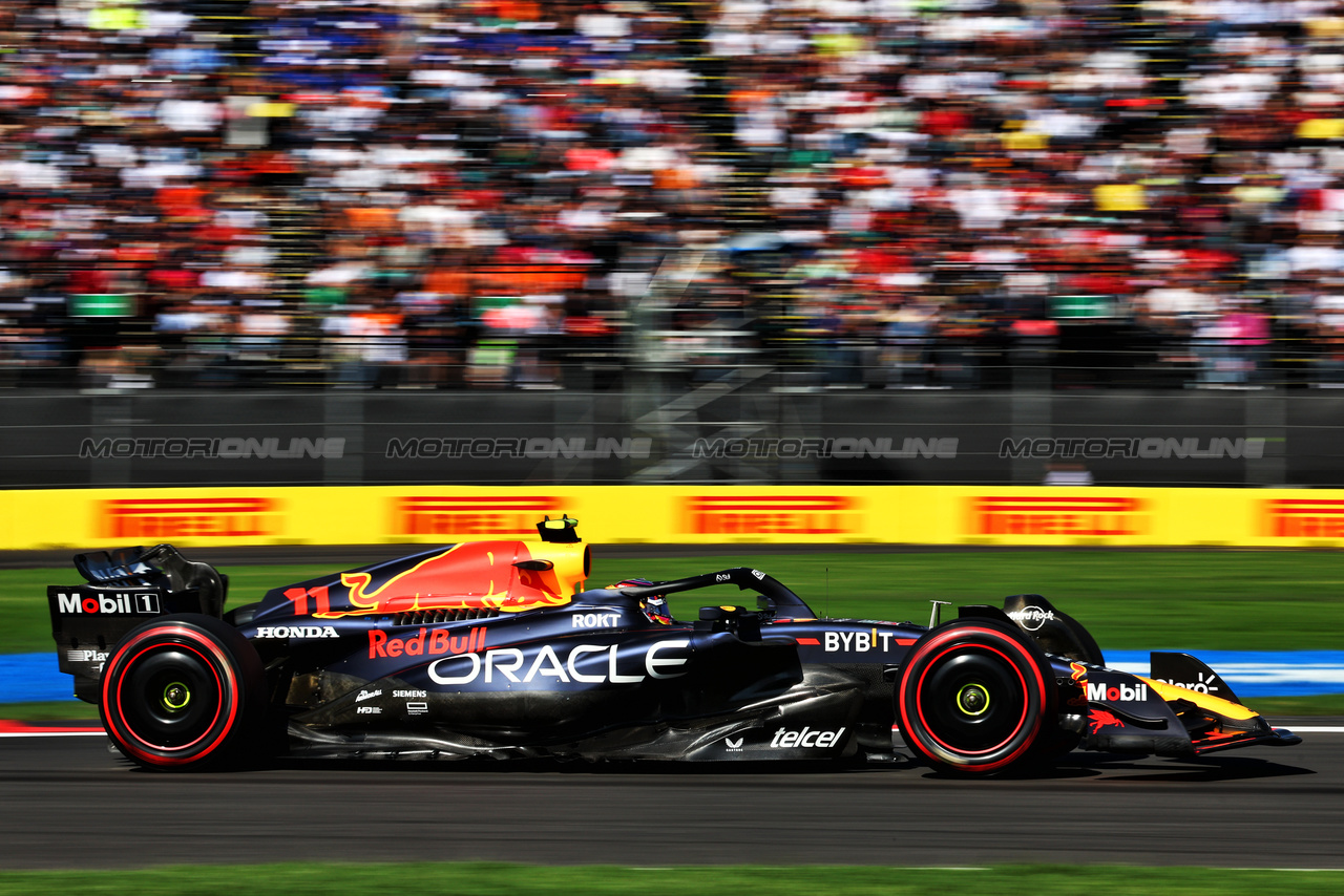GP MESSICO, Sergio Perez (MEX) Red Bull Racing RB19.

28.10.2023. Formula 1 World Championship, Rd 20, Mexican Grand Prix, Mexico City, Mexico, Qualifiche Day.

 - www.xpbimages.com, EMail: requests@xpbimages.com © Copyright: Coates / XPB Images