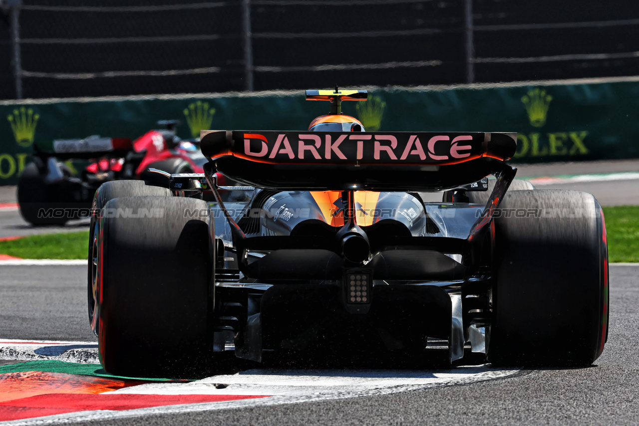 GP MESSICO, Lando Norris (GBR) McLaren MCL60.

28.10.2023. Formula 1 World Championship, Rd 20, Mexican Grand Prix, Mexico City, Mexico, Qualifiche Day.

 - www.xpbimages.com, EMail: requests@xpbimages.com © Copyright: Coates / XPB Images