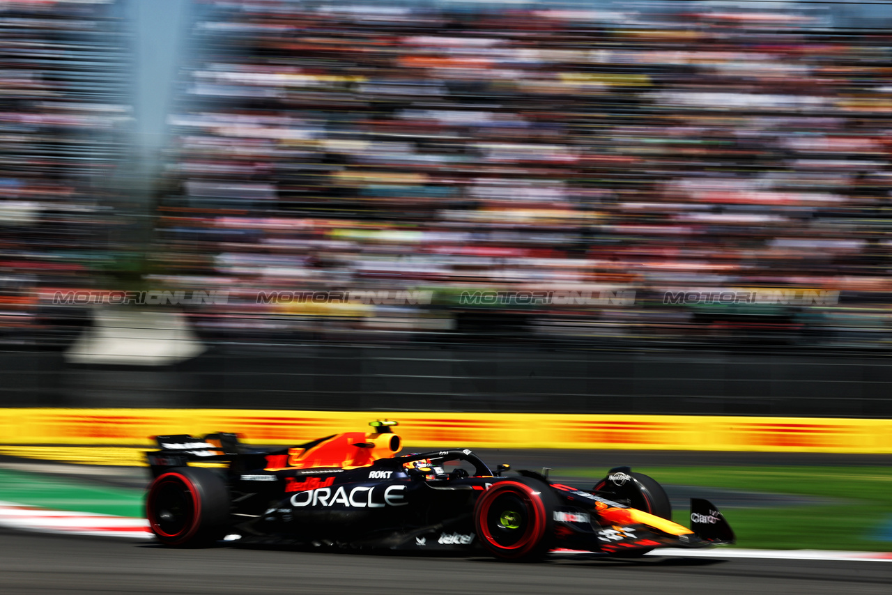 GP MESSICO, Sergio Perez (MEX) Red Bull Racing RB19.

28.10.2023. Formula 1 World Championship, Rd 20, Mexican Grand Prix, Mexico City, Mexico, Qualifiche Day.

 - www.xpbimages.com, EMail: requests@xpbimages.com © Copyright: Coates / XPB Images
