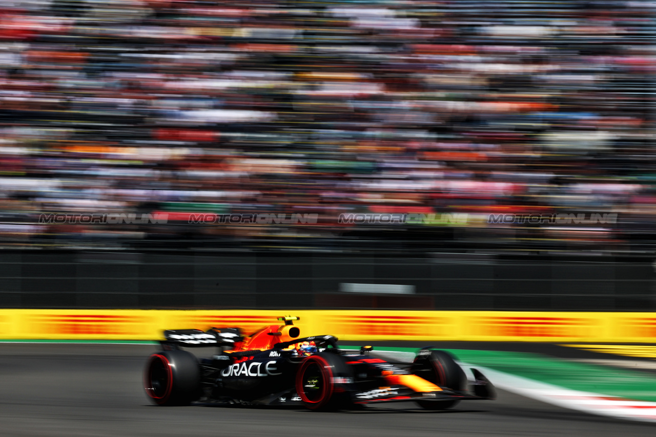 GP MESSICO, Sergio Perez (MEX) Red Bull Racing RB19.

28.10.2023. Formula 1 World Championship, Rd 20, Mexican Grand Prix, Mexico City, Mexico, Qualifiche Day.

 - www.xpbimages.com, EMail: requests@xpbimages.com © Copyright: Coates / XPB Images