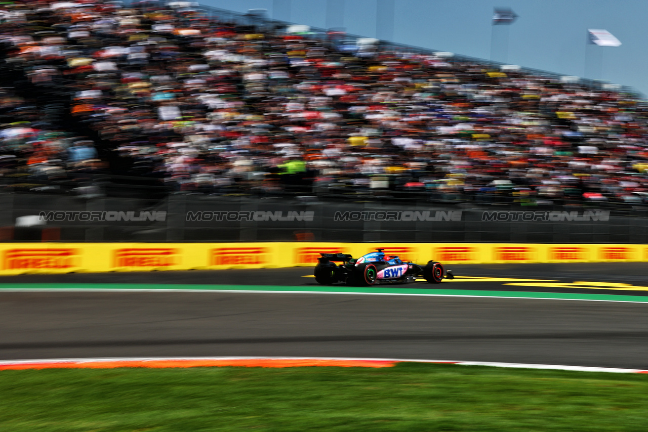 GP MESSICO, Esteban Ocon (FRA) Alpine F1 Team A523 runs wide.

28.10.2023. Formula 1 World Championship, Rd 20, Mexican Grand Prix, Mexico City, Mexico, Qualifiche Day.

 - www.xpbimages.com, EMail: requests@xpbimages.com © Copyright: Coates / XPB Images