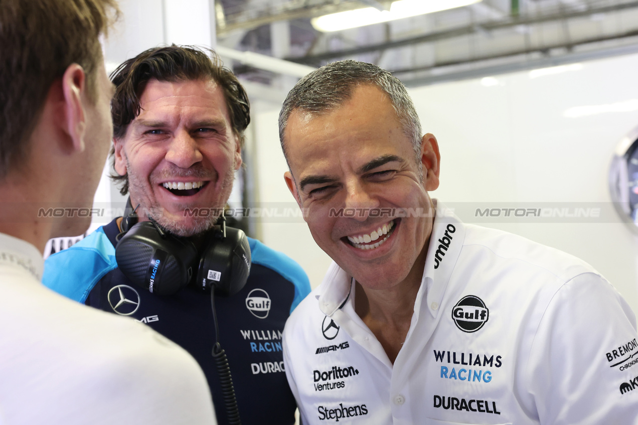 GP MESSICO, (L to R): Ben Jacobs (AUS) Williams Racing Personal Trainer with Paul Asencio (USA) Williams Racing Chief Revenue Officer.

28.10.2023. Formula 1 World Championship, Rd 20, Mexican Grand Prix, Mexico City, Mexico, Qualifiche Day.

- www.xpbimages.com, EMail: requests@xpbimages.com © Copyright: Bearne / XPB Images