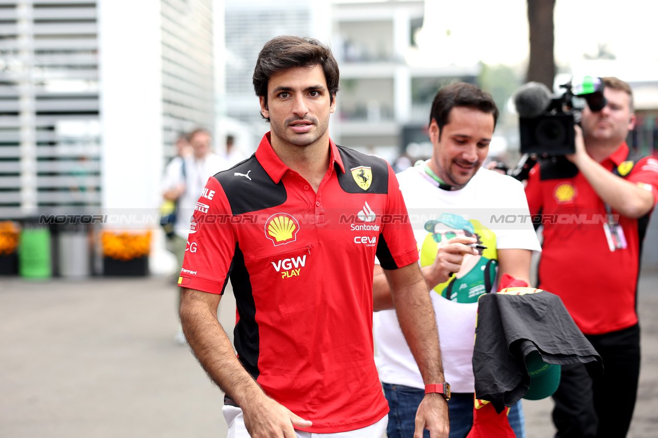 GP MESSICO, Carlos Sainz Jr (ESP) Ferrari.

27.10.2023. Formula 1 World Championship, Rd 20, Mexican Grand Prix, Mexico City, Mexico, Practice Day.

- www.xpbimages.com, EMail: requests@xpbimages.com © Copyright: Bearne / XPB Images