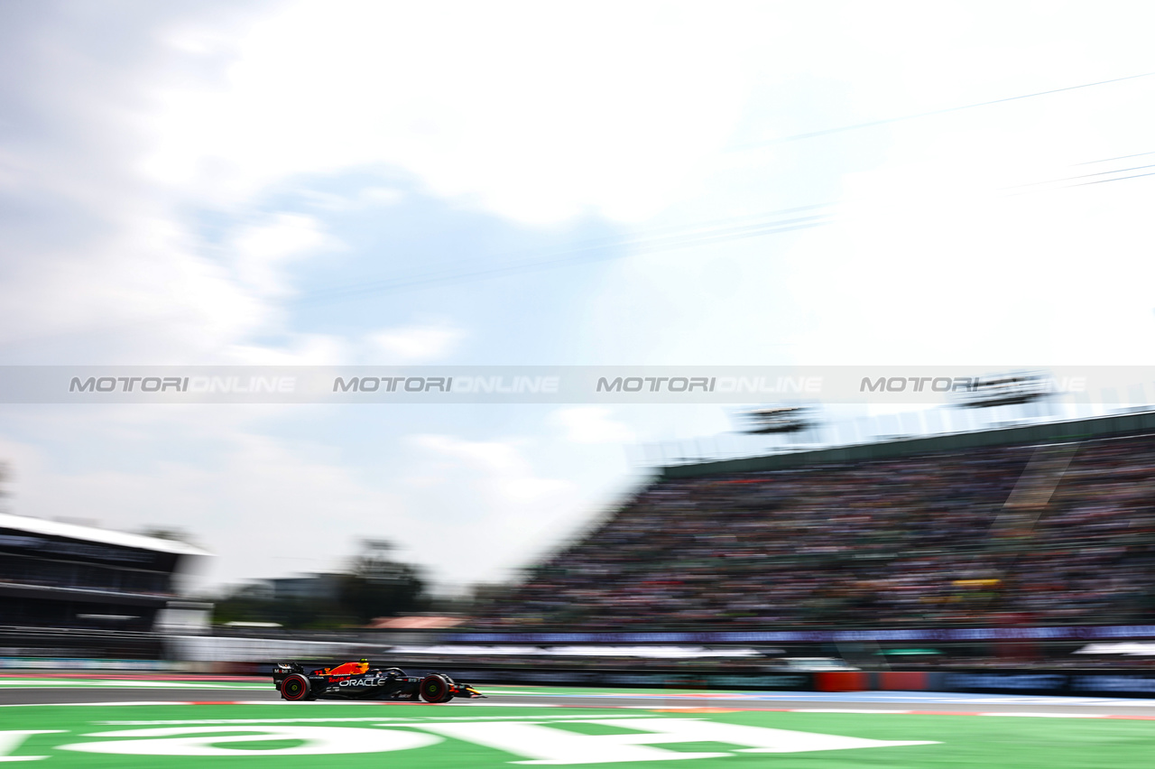 GP MESSICO, Sergio Perez (MEX), Red Bull Racing 
27.10.2023. Formula 1 World Championship, Rd 20, Mexican Grand Prix, Mexico City, Mexico, Practice Day.
- www.xpbimages.com, EMail: requests@xpbimages.com © Copyright: Charniaux / XPB Images