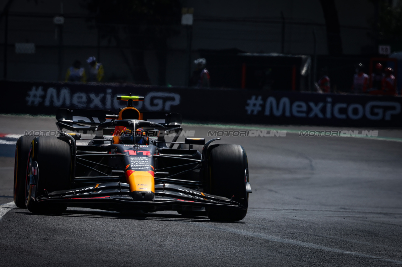 GP MESSICO, Sergio Perez (MEX), Red Bull Racing 
27.10.2023. Formula 1 World Championship, Rd 20, Mexican Grand Prix, Mexico City, Mexico, Practice Day.
- www.xpbimages.com, EMail: requests@xpbimages.com © Copyright: Charniaux / XPB Images