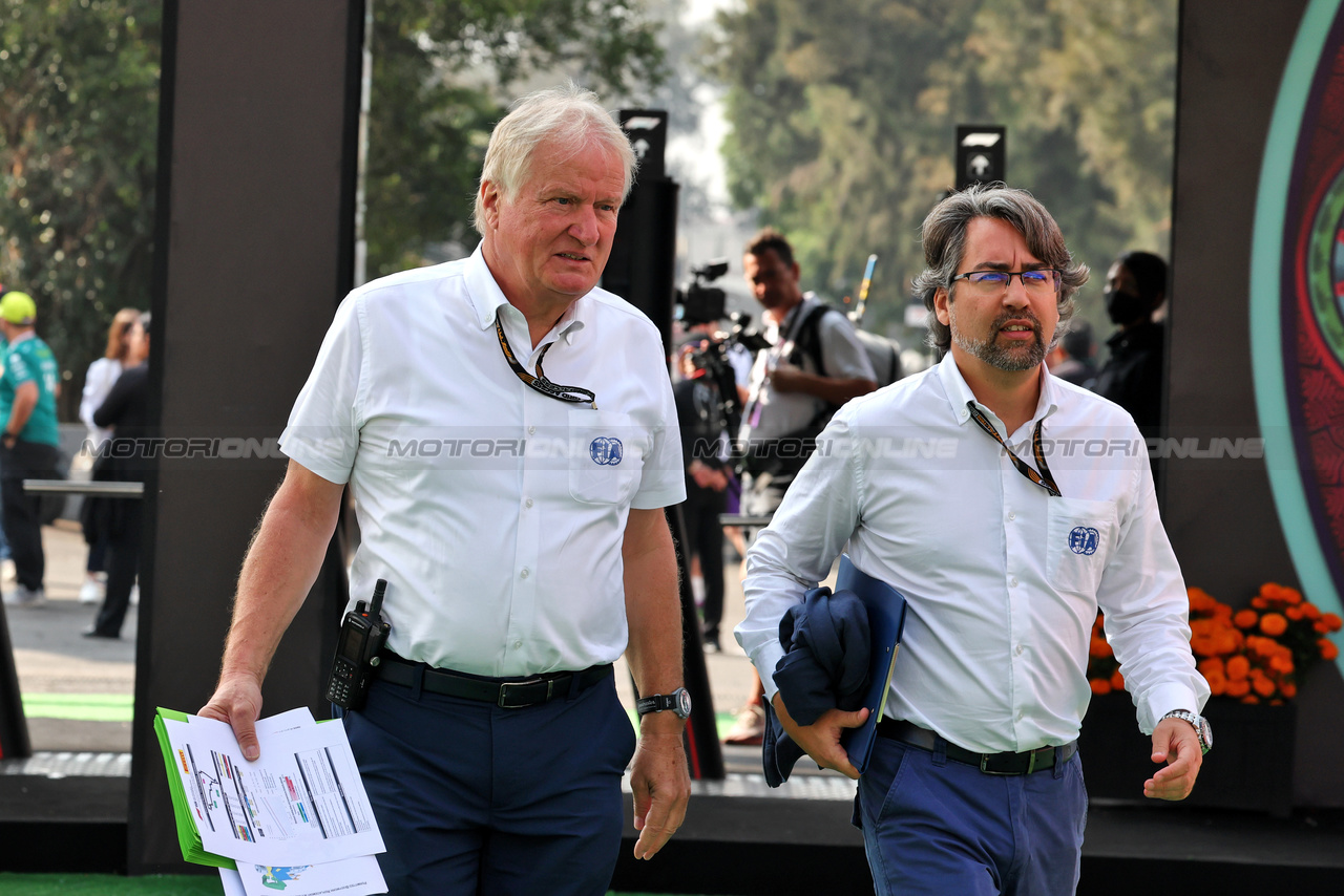 GP MESSICO, Jo Bauer (GER) FIA Delegate (Left) 

27.10.2023. Formula 1 World Championship, Rd 20, Mexican Grand Prix, Mexico City, Mexico, Practice Day.

- www.xpbimages.com, EMail: requests@xpbimages.com © Copyright: Moy / XPB Images