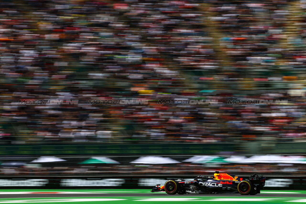 GP MESSICO, Max Verstappen (NLD), Red Bull Racing 
27.10.2023. Formula 1 World Championship, Rd 20, Mexican Grand Prix, Mexico City, Mexico, Practice Day.
- www.xpbimages.com, EMail: requests@xpbimages.com © Copyright: Charniaux / XPB Images