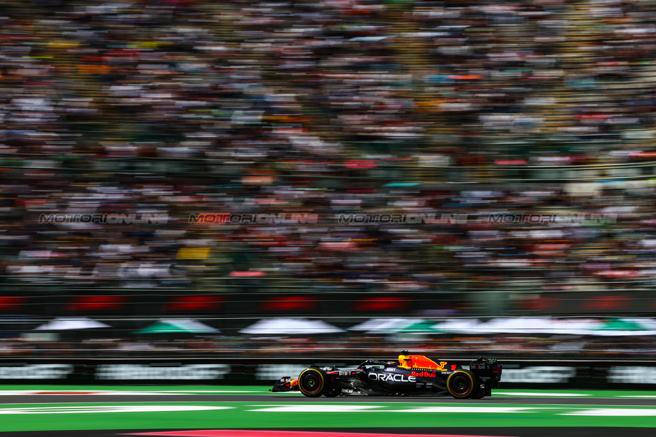 GP MESSICO, Max Verstappen (NLD), Red Bull Racing 
27.10.2023. Formula 1 World Championship, Rd 20, Mexican Grand Prix, Mexico City, Mexico, Practice Day.
- www.xpbimages.com, EMail: requests@xpbimages.com © Copyright: Charniaux / XPB Images