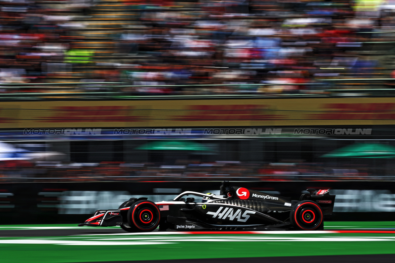 GP MESSICO, Oliver Bearman (GBR) Haas VF-23 Test Driver.

27.10.2023. Formula 1 World Championship, Rd 20, Mexican Grand Prix, Mexico City, Mexico, Practice Day.

- www.xpbimages.com, EMail: requests@xpbimages.com © Copyright: Moy / XPB Images