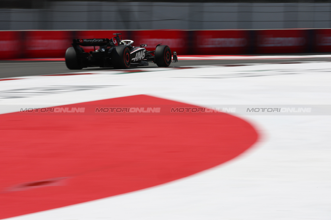 GP MESSICO, Oliver Bearman (GBR) Haas VF-23 Test Driver.

27.10.2023. Formula 1 World Championship, Rd 20, Mexican Grand Prix, Mexico City, Mexico, Practice Day.

 - www.xpbimages.com, EMail: requests@xpbimages.com © Copyright: Coates / XPB Images