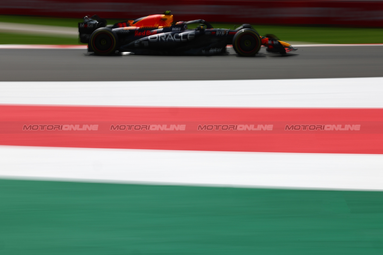 GP MESSICO, Sergio Perez (MEX) Red Bull Racing RB19.

27.10.2023. Formula 1 World Championship, Rd 20, Mexican Grand Prix, Mexico City, Mexico, Practice Day.

 - www.xpbimages.com, EMail: requests@xpbimages.com © Copyright: Coates / XPB Images