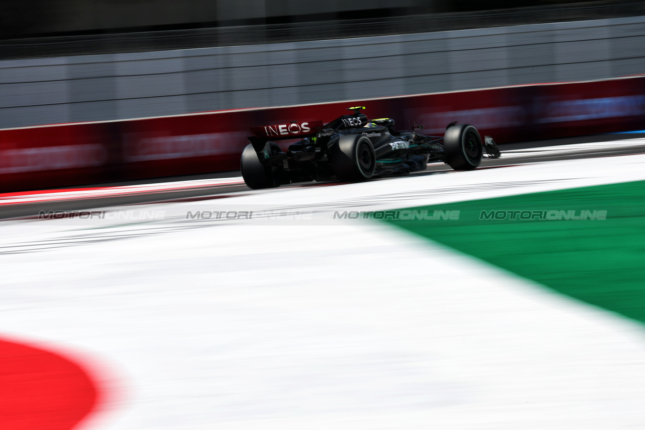 GP MESSICO, Lewis Hamilton (GBR) Mercedes AMG F1 W14.

27.10.2023. Formula 1 World Championship, Rd 20, Mexican Grand Prix, Mexico City, Mexico, Practice Day.

 - www.xpbimages.com, EMail: requests@xpbimages.com © Copyright: Coates / XPB Images