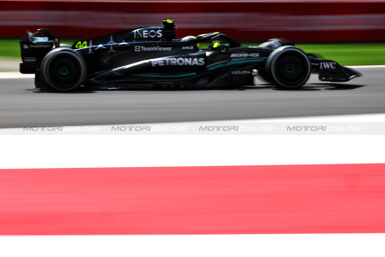 GP MESSICO, Lewis Hamilton (GBR) Mercedes AMG F1 W14.

27.10.2023. Formula 1 World Championship, Rd 20, Mexican Grand Prix, Mexico City, Mexico, Practice Day.

 - www.xpbimages.com, EMail: requests@xpbimages.com © Copyright: Coates / XPB Images