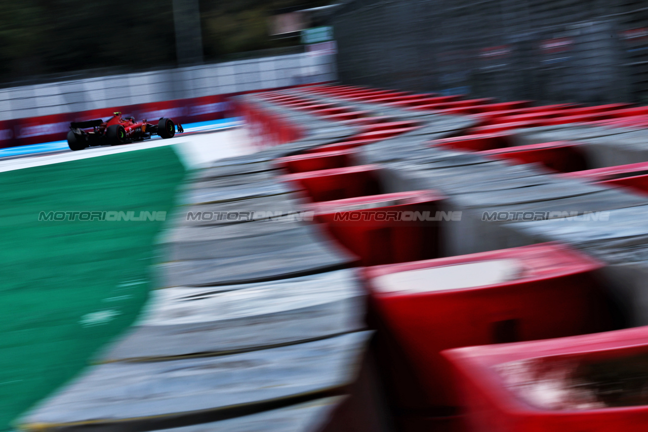 GP MESSICO, Carlos Sainz Jr (ESP) Ferrari SF-23.

27.10.2023. Formula 1 World Championship, Rd 20, Mexican Grand Prix, Mexico City, Mexico, Practice Day.

 - www.xpbimages.com, EMail: requests@xpbimages.com © Copyright: Coates / XPB Images