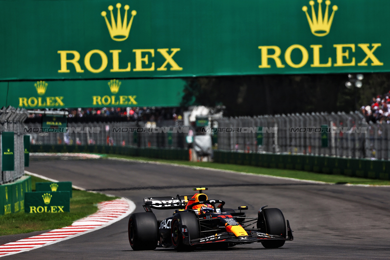 GP MESSICO, Sergio Perez (MEX) Red Bull Racing RB19.

27.10.2023. Formula 1 World Championship, Rd 20, Mexican Grand Prix, Mexico City, Mexico, Practice Day.

 - www.xpbimages.com, EMail: requests@xpbimages.com © Copyright: Coates / XPB Images