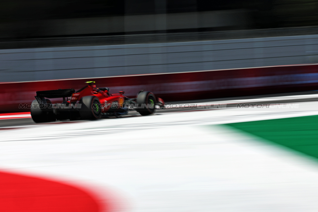GP MESSICO, Carlos Sainz Jr (ESP) Ferrari SF-23.

27.10.2023. Formula 1 World Championship, Rd 20, Mexican Grand Prix, Mexico City, Mexico, Practice Day.

 - www.xpbimages.com, EMail: requests@xpbimages.com © Copyright: Coates / XPB Images
