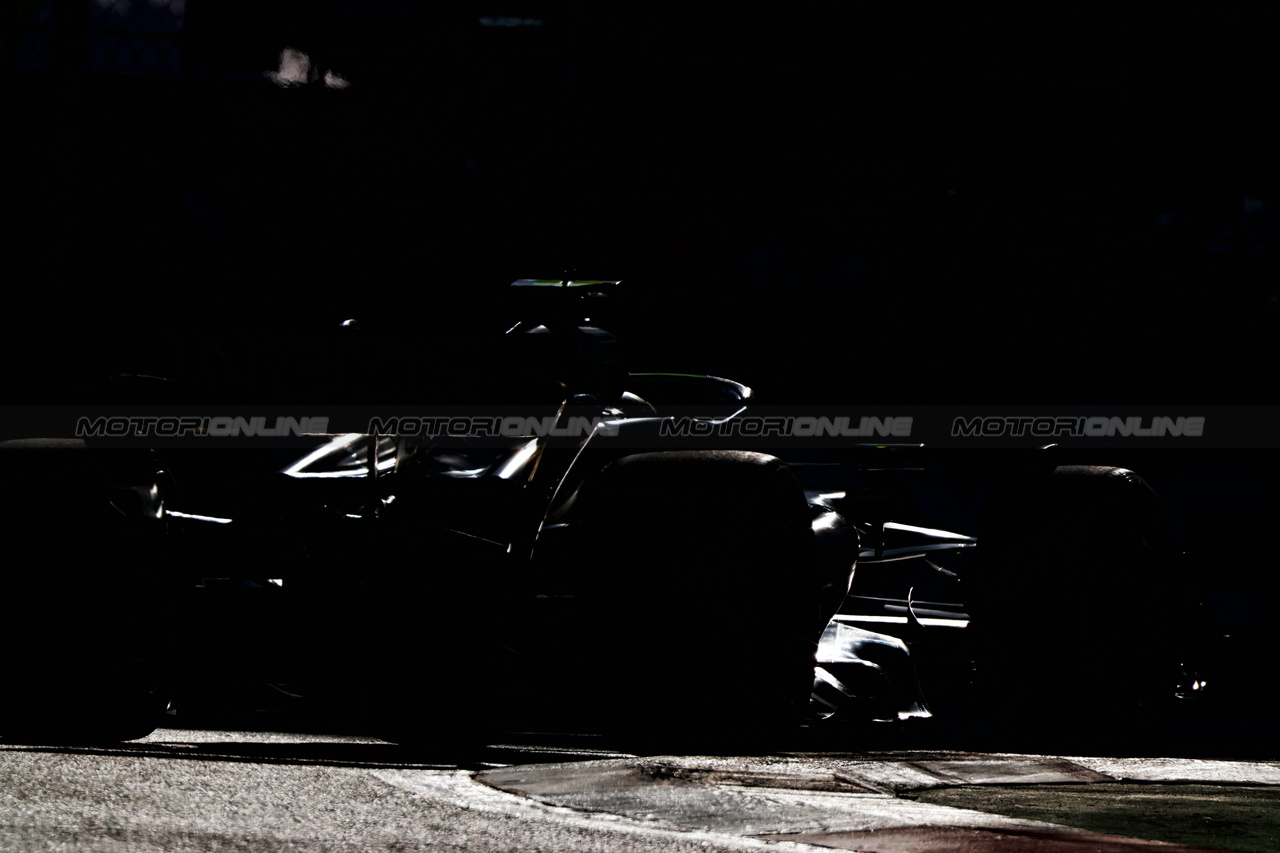 GP MESSICO, Lewis Hamilton (GBR) Mercedes AMG F1 W14.

27.10.2023. Formula 1 World Championship, Rd 20, Mexican Grand Prix, Mexico City, Mexico, Practice Day.

 - www.xpbimages.com, EMail: requests@xpbimages.com © Copyright: Coates / XPB Images