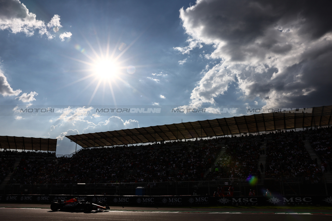 GP MESSICO, Max Verstappen (NLD), Red Bull Racing 
27.10.2023. Formula 1 World Championship, Rd 20, Mexican Grand Prix, Mexico City, Mexico, Practice Day.
- www.xpbimages.com, EMail: requests@xpbimages.com © Copyright: Charniaux / XPB Images