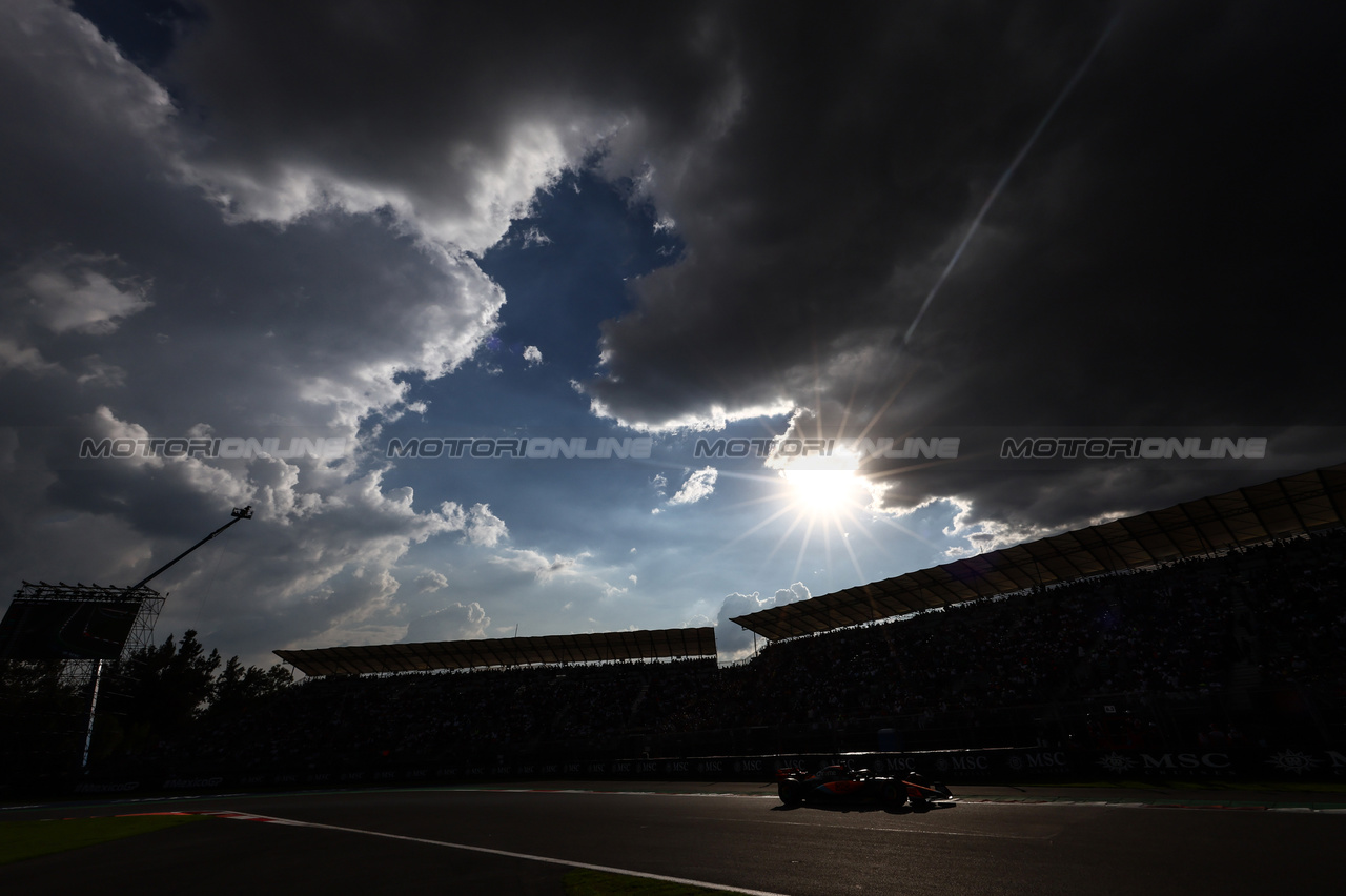 GP MESSICO, Oscar Piastri (AUS), McLaren 
27.10.2023. Formula 1 World Championship, Rd 20, Mexican Grand Prix, Mexico City, Mexico, Practice Day.
- www.xpbimages.com, EMail: requests@xpbimages.com © Copyright: Charniaux / XPB Images
