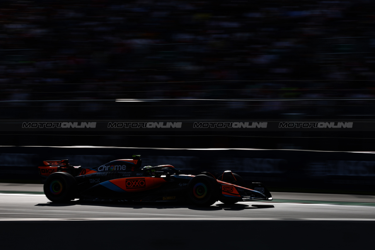 GP MESSICO, Lando Norris (GBR), McLaren F1 Team 
27.10.2023. Formula 1 World Championship, Rd 20, Mexican Grand Prix, Mexico City, Mexico, Practice Day.
- www.xpbimages.com, EMail: requests@xpbimages.com © Copyright: Charniaux / XPB Images