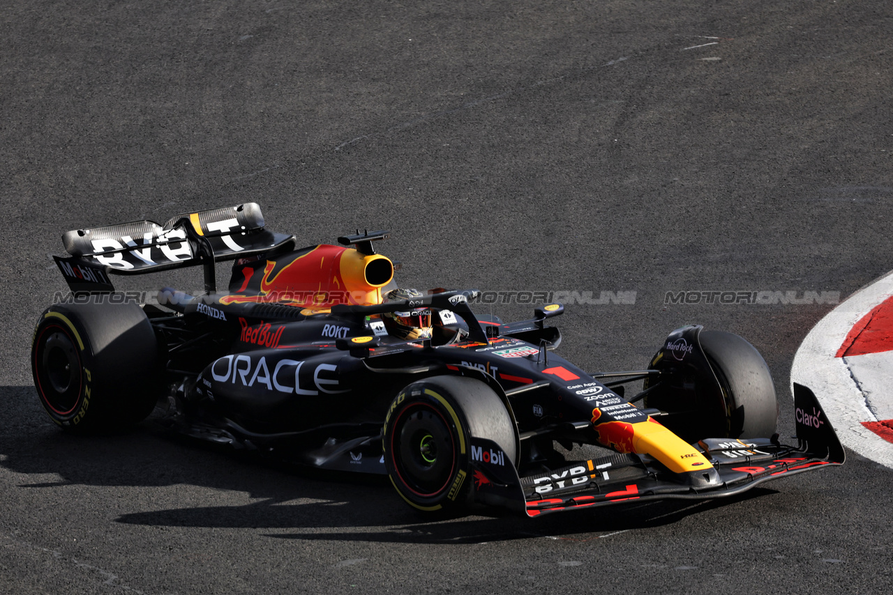 GP MESSICO, Max Verstappen (NLD) Red Bull Racing RB19.

27.10.2023. Formula 1 World Championship, Rd 20, Mexican Grand Prix, Mexico City, Mexico, Practice Day.

- www.xpbimages.com, EMail: requests@xpbimages.com © Copyright: Bearne / XPB Images