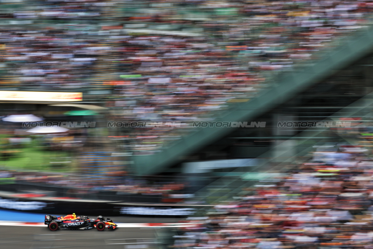 GP MESSICO, Sergio Perez (MEX) Red Bull Racing RB19.

27.10.2023. Formula 1 World Championship, Rd 20, Mexican Grand Prix, Mexico City, Mexico, Practice Day.

- www.xpbimages.com, EMail: requests@xpbimages.com © Copyright: Bearne / XPB Images