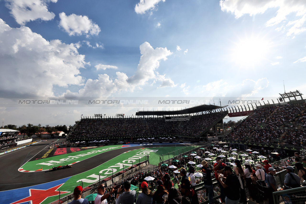 GP MESSICO, Sergio Perez (MEX) Red Bull Racing RB19.

27.10.2023. Formula 1 World Championship, Rd 20, Mexican Grand Prix, Mexico City, Mexico, Practice Day.

- www.xpbimages.com, EMail: requests@xpbimages.com © Copyright: Bearne / XPB Images