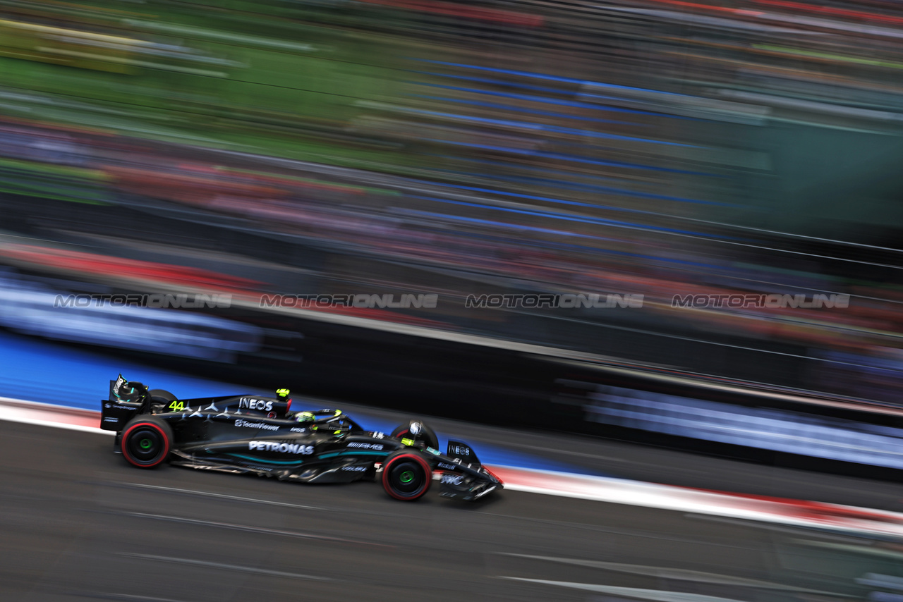 GP MESSICO, Lewis Hamilton (GBR) Mercedes AMG F1 W14.

27.10.2023. Formula 1 World Championship, Rd 20, Mexican Grand Prix, Mexico City, Mexico, Practice Day.

- www.xpbimages.com, EMail: requests@xpbimages.com © Copyright: Bearne / XPB Images