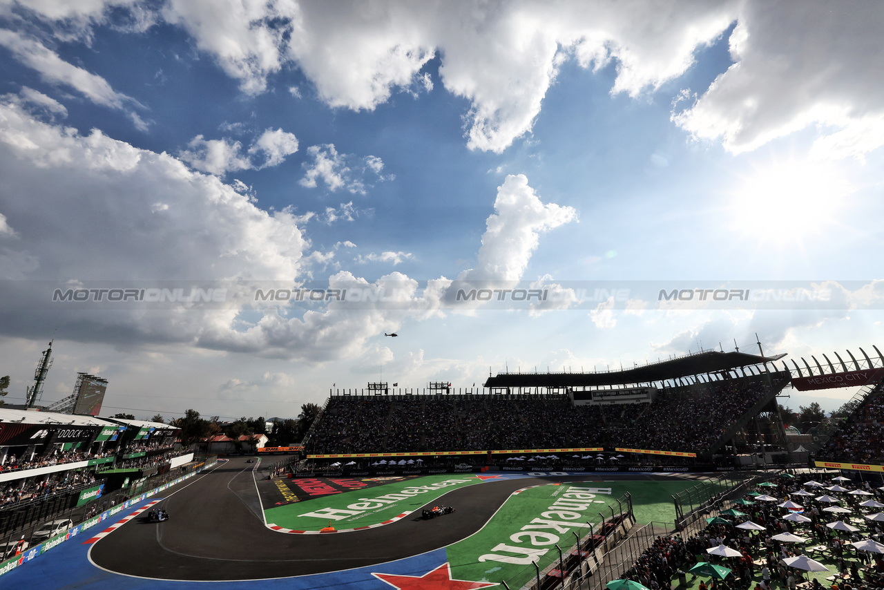GP MESSICO, Max Verstappen (NLD) Red Bull Racing RB19.

27.10.2023. Formula 1 World Championship, Rd 20, Mexican Grand Prix, Mexico City, Mexico, Practice Day.

- www.xpbimages.com, EMail: requests@xpbimages.com © Copyright: Bearne / XPB Images