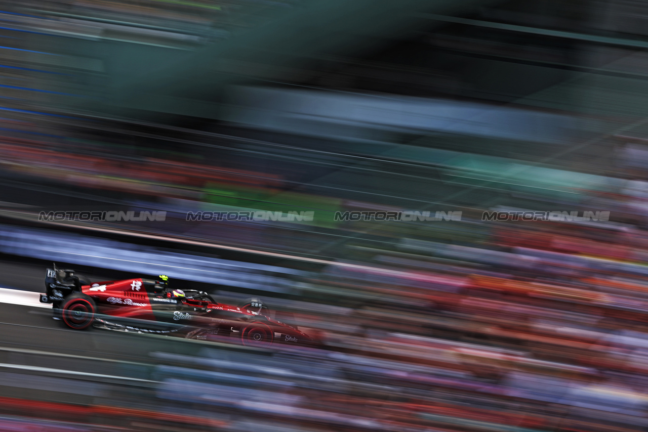 GP MESSICO, Zhou Guanyu (CHN) Alfa Romeo F1 Team C43.

27.10.2023. Formula 1 World Championship, Rd 20, Mexican Grand Prix, Mexico City, Mexico, Practice Day.

- www.xpbimages.com, EMail: requests@xpbimages.com © Copyright: Bearne / XPB Images