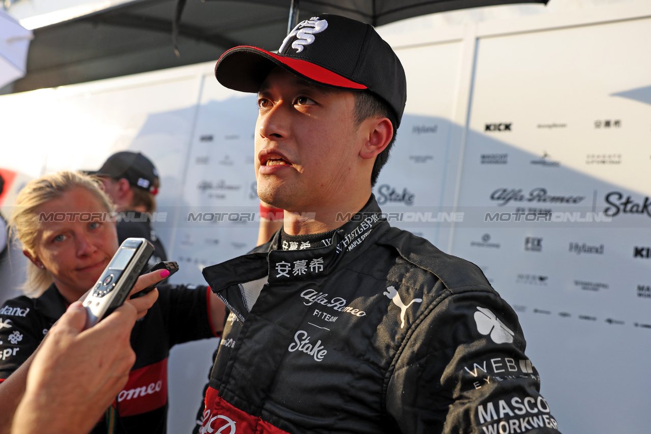 GP MESSICO, Zhou Guanyu (CHN) Alfa Romeo F1 Team with the media.

27.10.2023. Formula 1 World Championship, Rd 20, Mexican Grand Prix, Mexico City, Mexico, Practice Day.

- www.xpbimages.com, EMail: requests@xpbimages.com © Copyright: Bearne / XPB Images