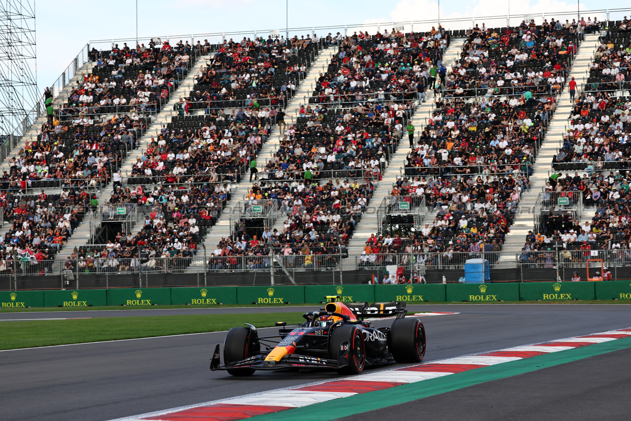 GP MESSICO, Sergio Perez (MEX) Red Bull Racing RB19.

27.10.2023. Formula 1 World Championship, Rd 20, Mexican Grand Prix, Mexico City, Mexico, Practice Day.

- www.xpbimages.com, EMail: requests@xpbimages.com © Copyright: Moy / XPB Images