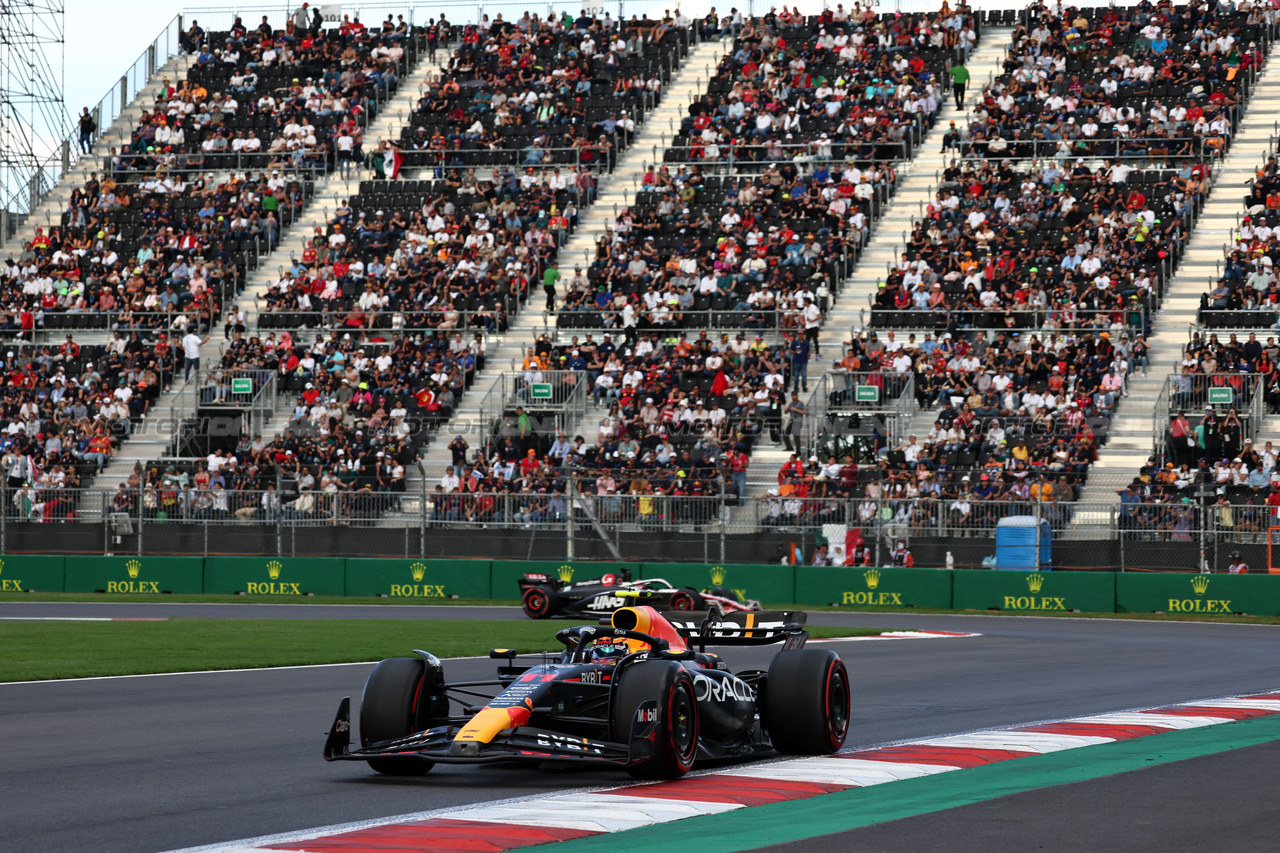 GP MESSICO, Sergio Perez (MEX) Red Bull Racing RB19.

27.10.2023. Formula 1 World Championship, Rd 20, Mexican Grand Prix, Mexico City, Mexico, Practice Day.

- www.xpbimages.com, EMail: requests@xpbimages.com © Copyright: Moy / XPB Images