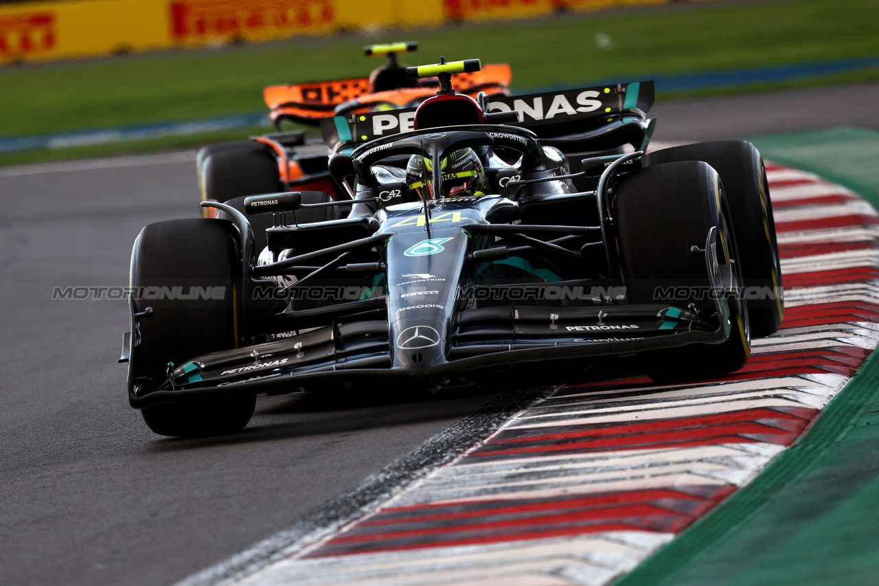 GP MESSICO, Lewis Hamilton (GBR) Mercedes AMG F1 W14.

27.10.2023. Formula 1 World Championship, Rd 20, Mexican Grand Prix, Mexico City, Mexico, Practice Day.

- www.xpbimages.com, EMail: requests@xpbimages.com © Copyright: Moy / XPB Images