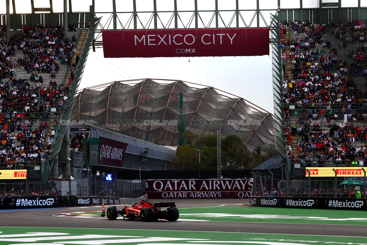 GP MESSICO, Carlos Sainz Jr (ESP) Ferrari SF-23.

27.10.2023. Formula 1 World Championship, Rd 20, Mexican Grand Prix, Mexico City, Mexico, Practice Day.

 - www.xpbimages.com, EMail: requests@xpbimages.com © Copyright: Coates / XPB Images