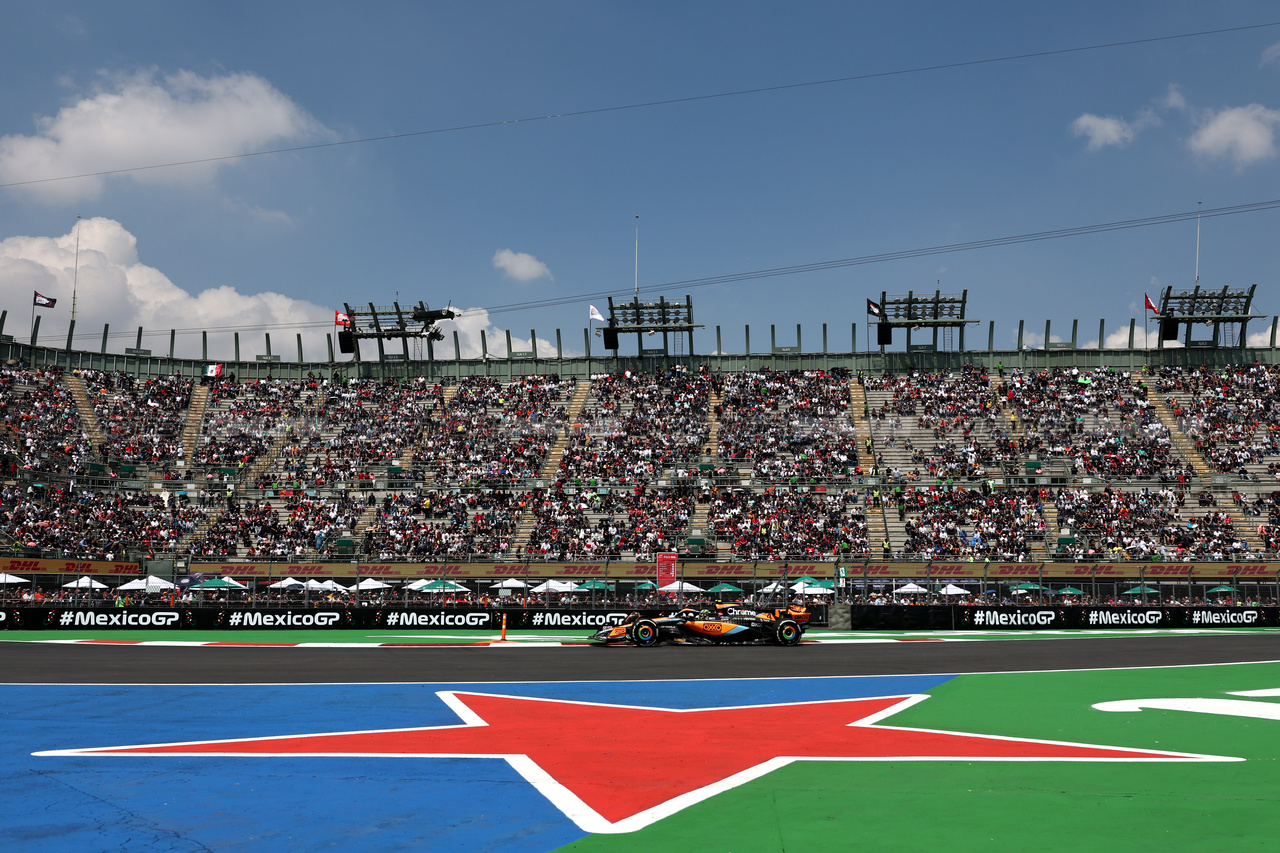 GP MESSICO, Lando Norris (GBR) McLaren MCL60.

27.10.2023. Formula 1 World Championship, Rd 20, Mexican Grand Prix, Mexico City, Mexico, Practice Day.

- www.xpbimages.com, EMail: requests@xpbimages.com © Copyright: Moy / XPB Images