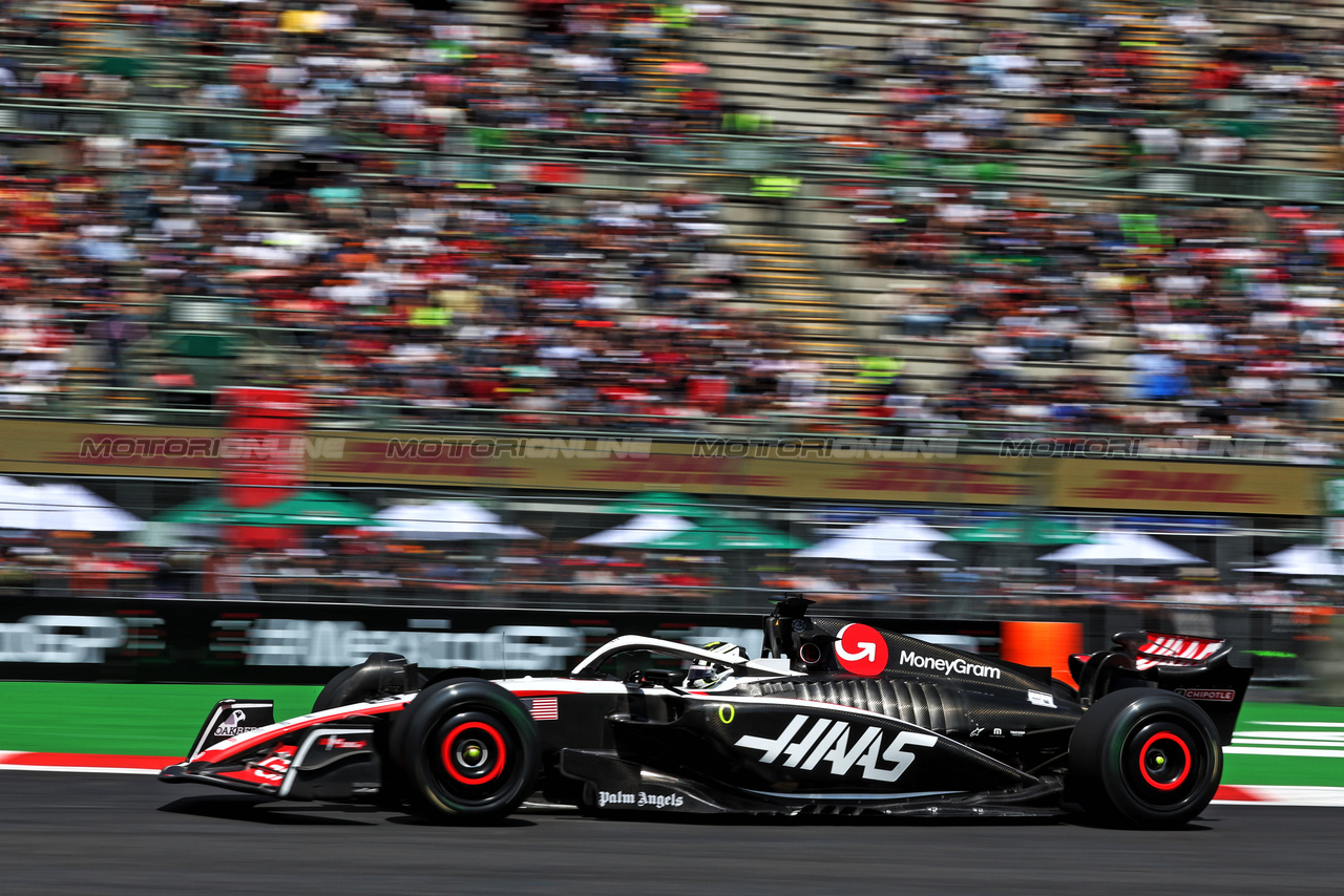 GP MESSICO, Oliver Bearman (GBR) Haas VF-23 Test Driver.

27.10.2023. Formula 1 World Championship, Rd 20, Mexican Grand Prix, Mexico City, Mexico, Practice Day.

- www.xpbimages.com, EMail: requests@xpbimages.com © Copyright: Moy / XPB Images