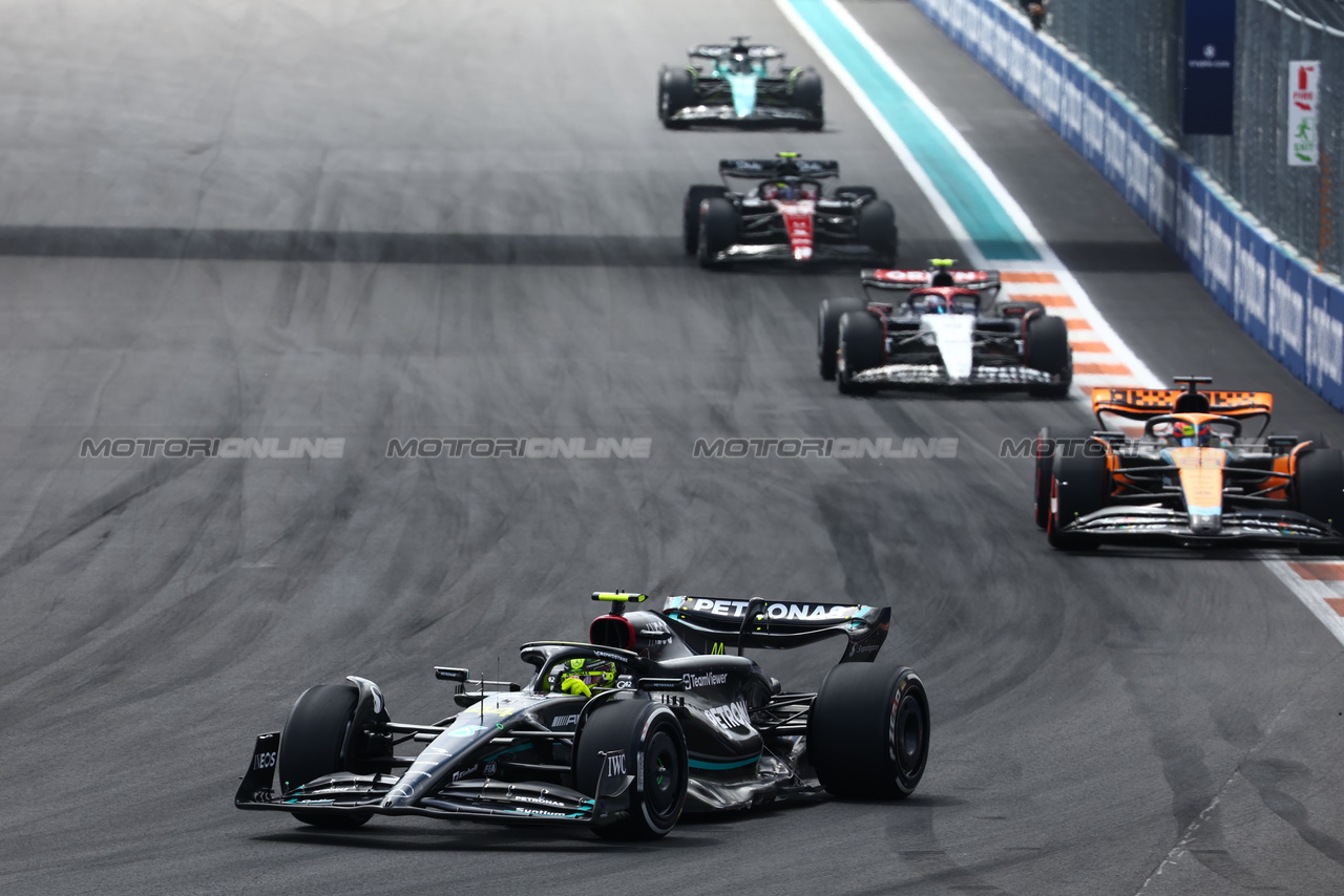 GP MIAMI, Lewis Hamilton (GBR) Mercedes AMG F1 W14.

07.05.2023. Formula 1 World Championship, Rd 5, Miami Grand Prix, Miami, Florida, USA, Gara Day.

- www.xpbimages.com, EMail: requests@xpbimages.com ¬© Copyright: Batchelor / XPB Images