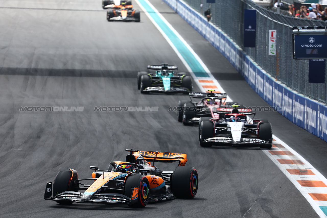 GP MIAMI, Oscar Piastri (AUS) McLaren MCL60.

07.05.2023. Formula 1 World Championship, Rd 5, Miami Grand Prix, Miami, Florida, USA, Gara Day.

- www.xpbimages.com, EMail: requests@xpbimages.com ¬© Copyright: Batchelor / XPB Images