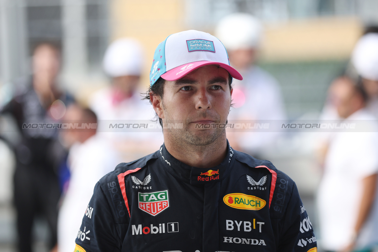 GP MIAMI, Sergio Perez (MEX) Red Bull Racing in parc ferme.

07.05.2023. Formula 1 World Championship, Rd 5, Miami Grand Prix, Miami, Florida, USA, Gara Day.

 - www.xpbimages.com, EMail: requests@xpbimages.com ¬© Copyright: Gilbert / XPB Images